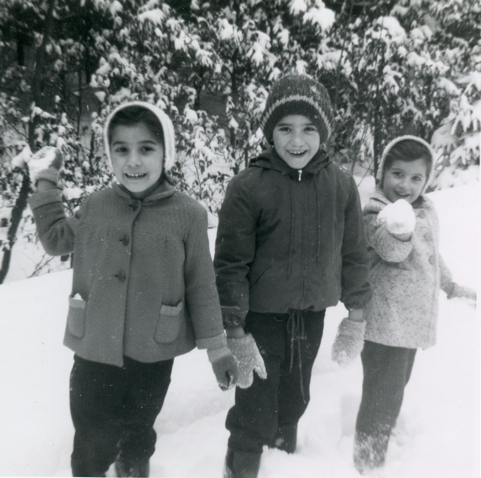 Drei Kinder auf einem alten Foto aus den 1960er Jahren. Es ist die Familie von Samir, der damals siebenjährig war. Heute ist er Regisseur.